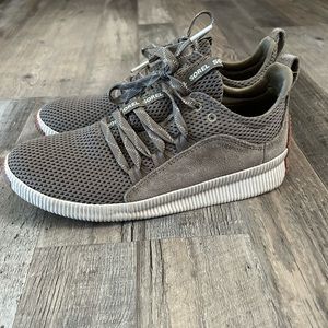 Sorel women’s out n about sneaker. Size 9. Light green.